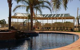 Pines Country Club Motor Inn